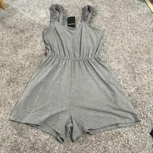HEYSON Gray Ribbed Ruffled Strap Romper size Small NWT
